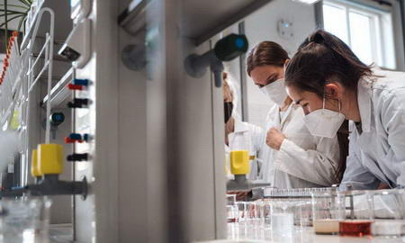 Ústav informatiky a chemie při FCHT VŠCHT Praha